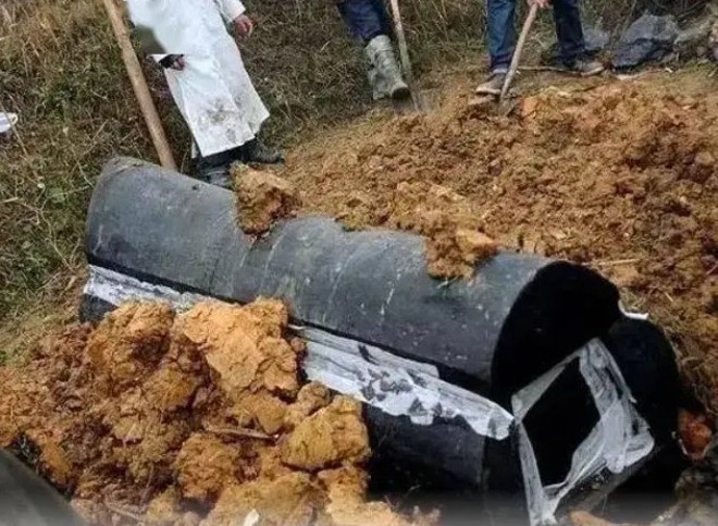 Nằm mơ thấy quan tài có điềm báo gì, đánh số gì trúng lớn? 9 Nằm mơ thấy quan tài bị chôn xuống đất có ý nghĩa gì? Đánh số nào may mắn nhất?